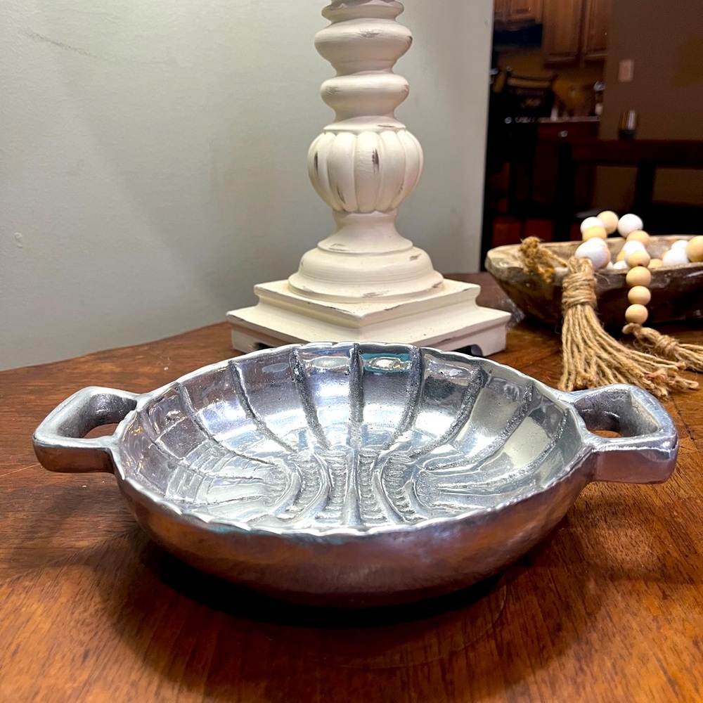 Vintage pewter basket trinket dish, often used as a catch-all bowl. - Picture 1 of 4
